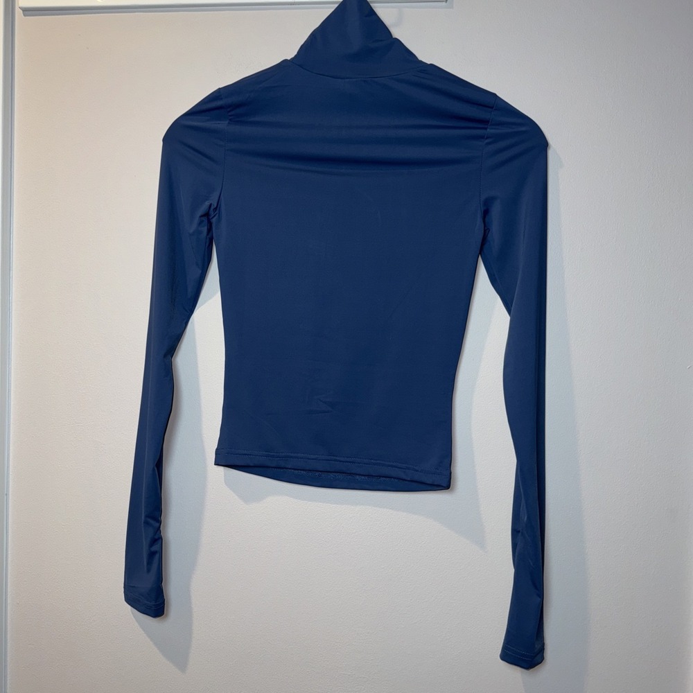 Princess Polly Navy Long Sleeve Turtleneck Top Soft Fit Sz 2 MSRP $46 Thumbholes - Picture 10 of 12